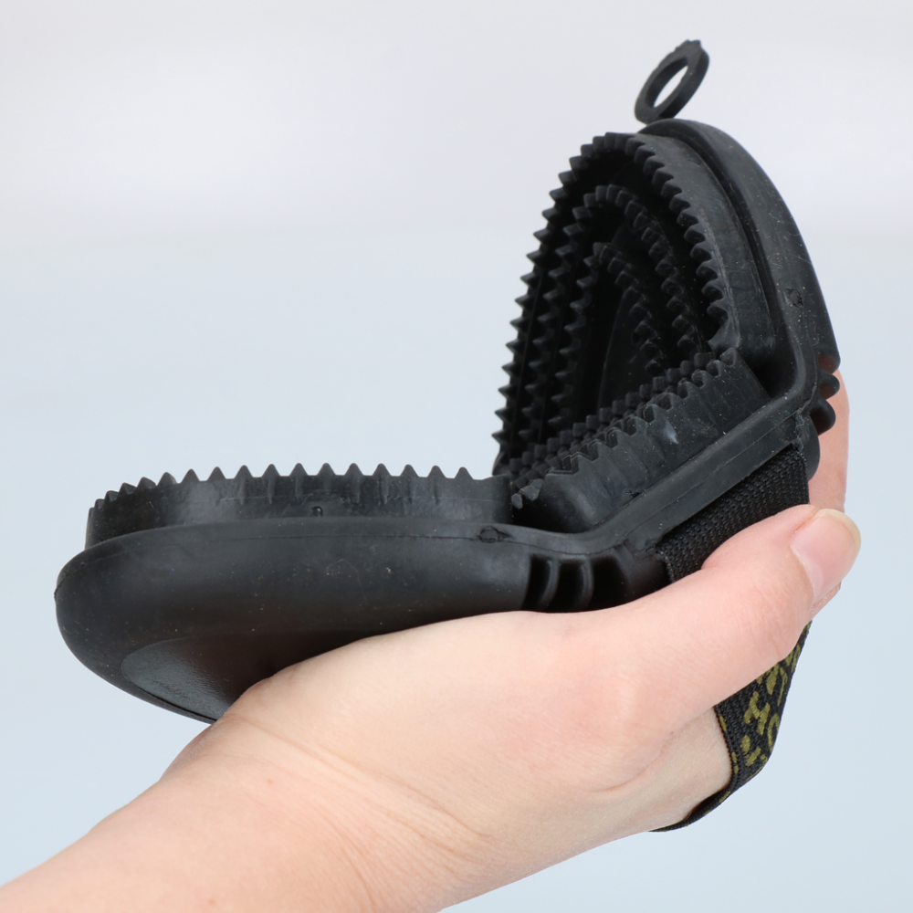Excellent Horse Flexi Brush Curry Comb Black