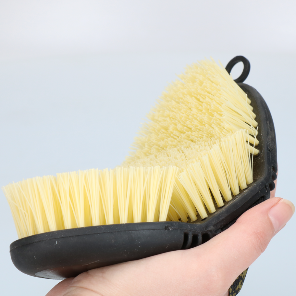 Excellent Horse Flexi Brush Scrub Black