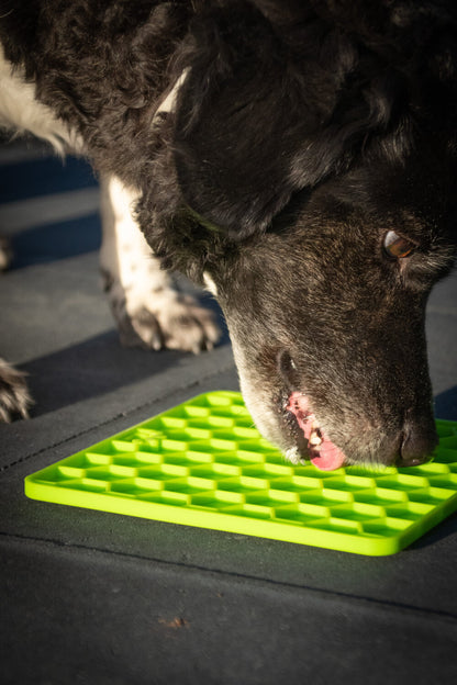 Eat Slow Live Longer Lick Mat Honeycomb Groen